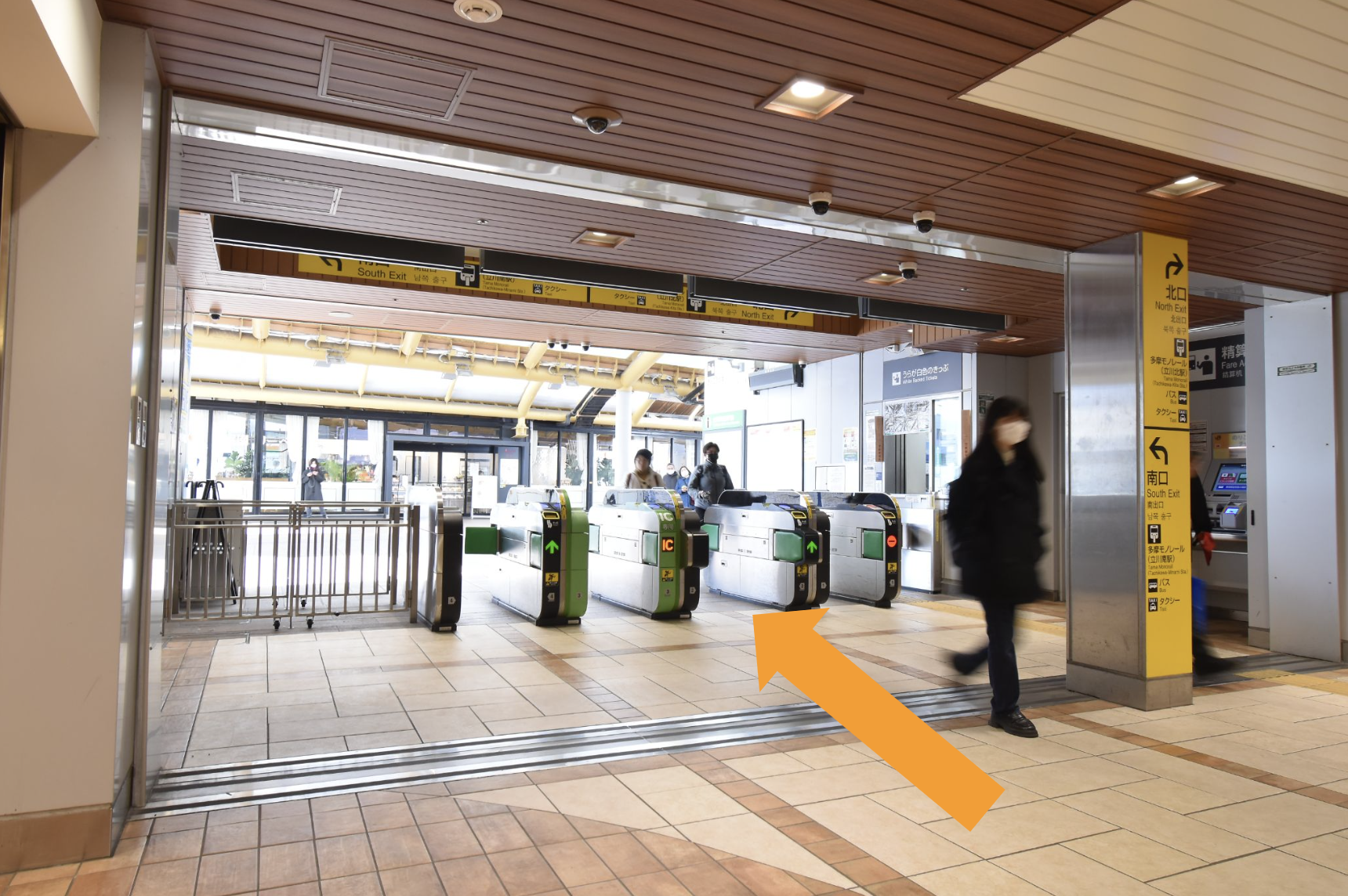 JR立川駅北改札を出ます。ここから徒歩11分で着きます