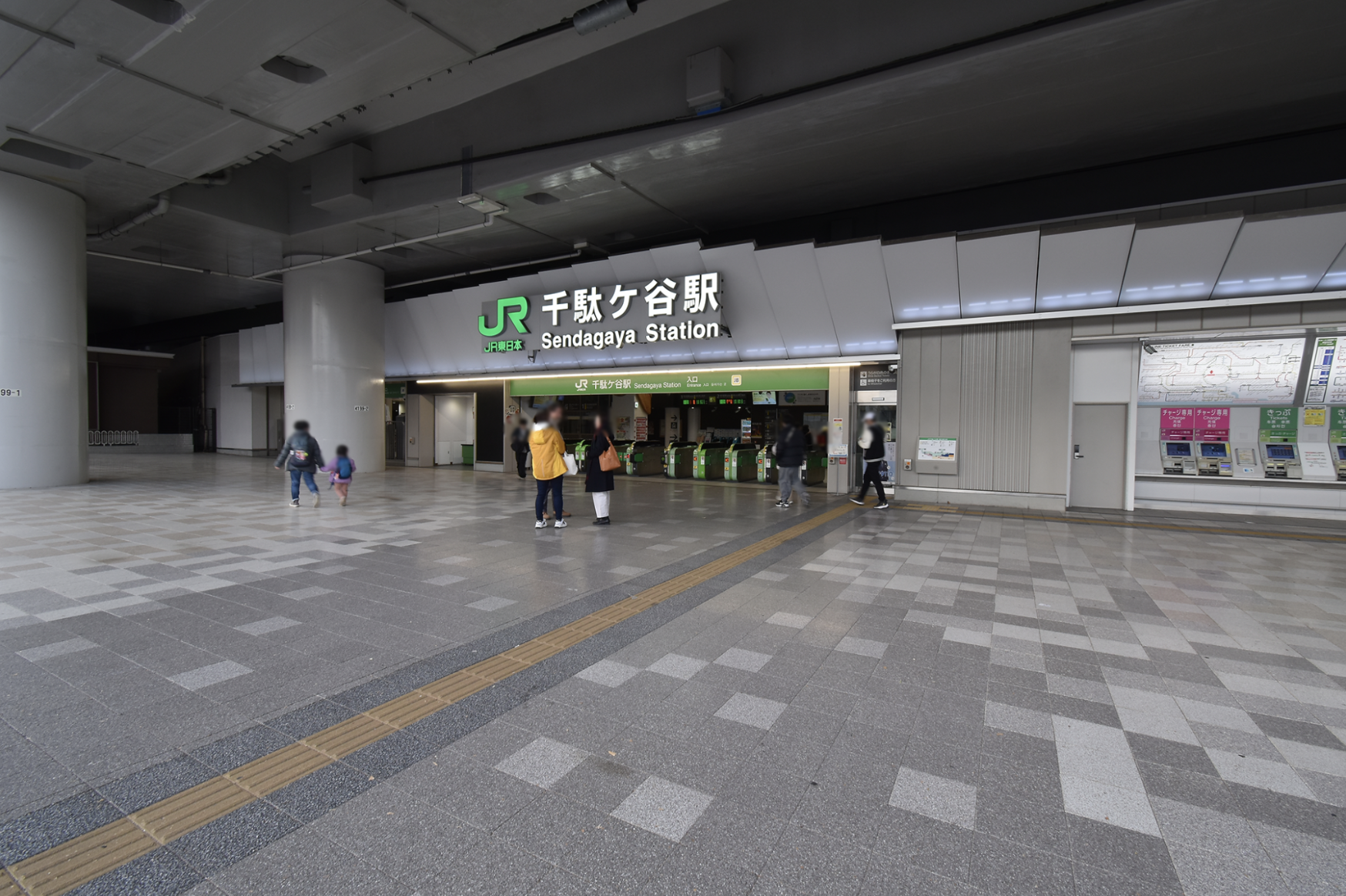千駄ヶ谷駅は改札が一つなので間違わずに出られます。こちらからは徒歩14分です